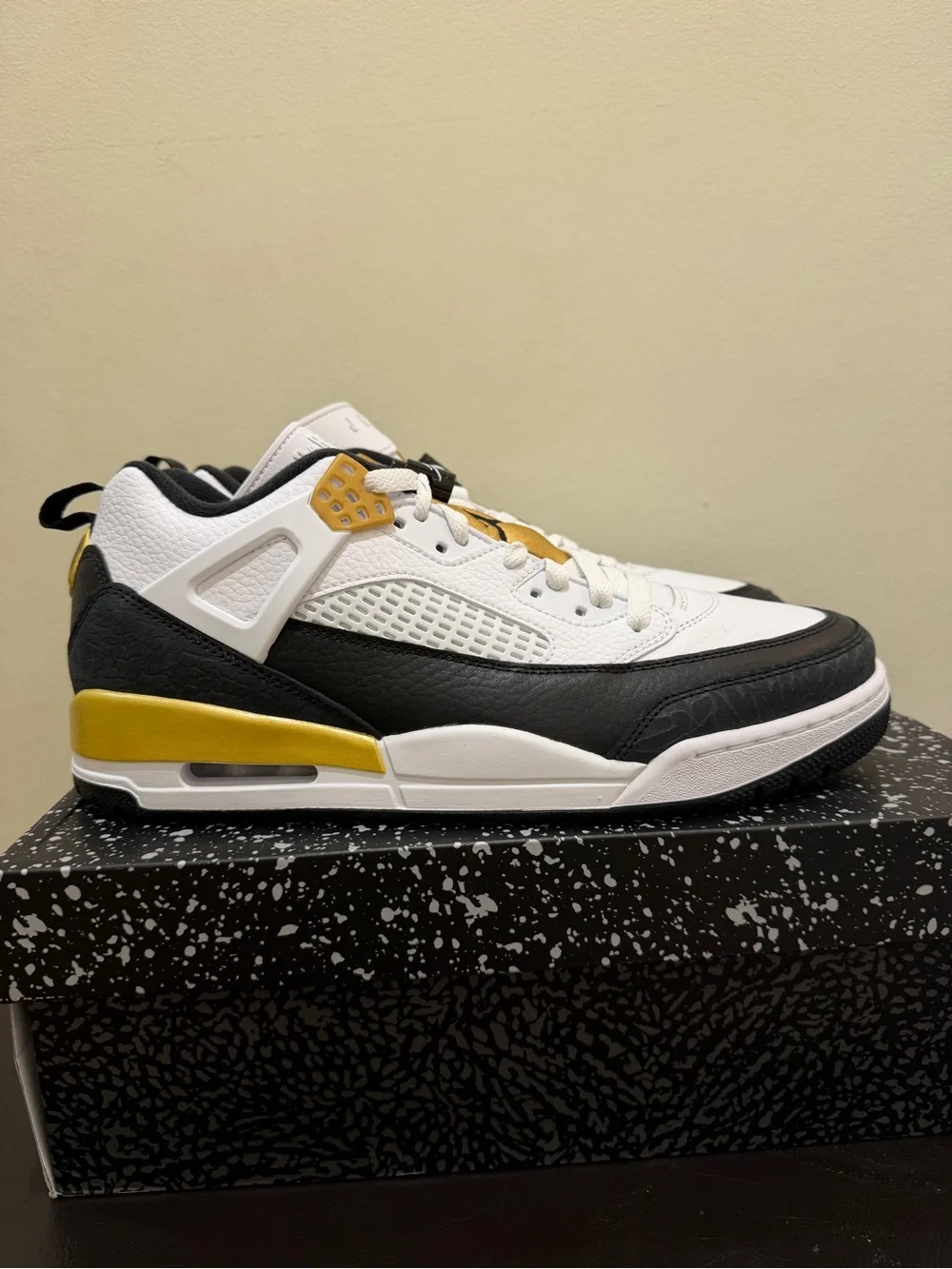 NIB Men Nike Jordan Spizike Low FQ1759 108 White/Metallic Gold/Black